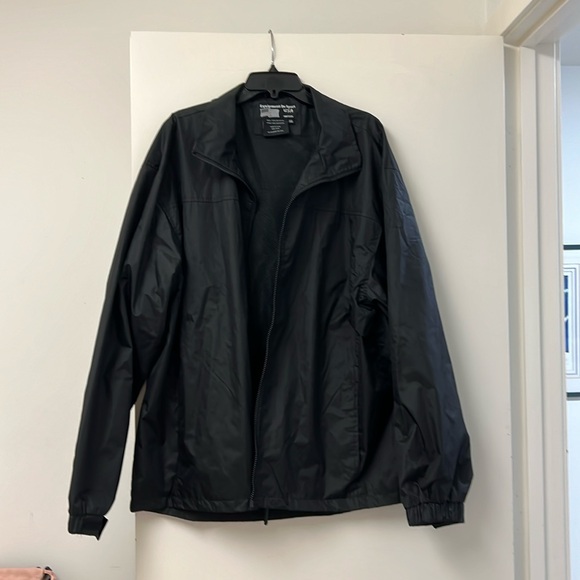 Beautiful rain jacket and wind proof mesh lining for women - Picture 1 of 7